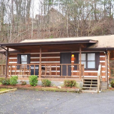 Tucked Away Cabin Pigeon Forge Eksteriør bilde