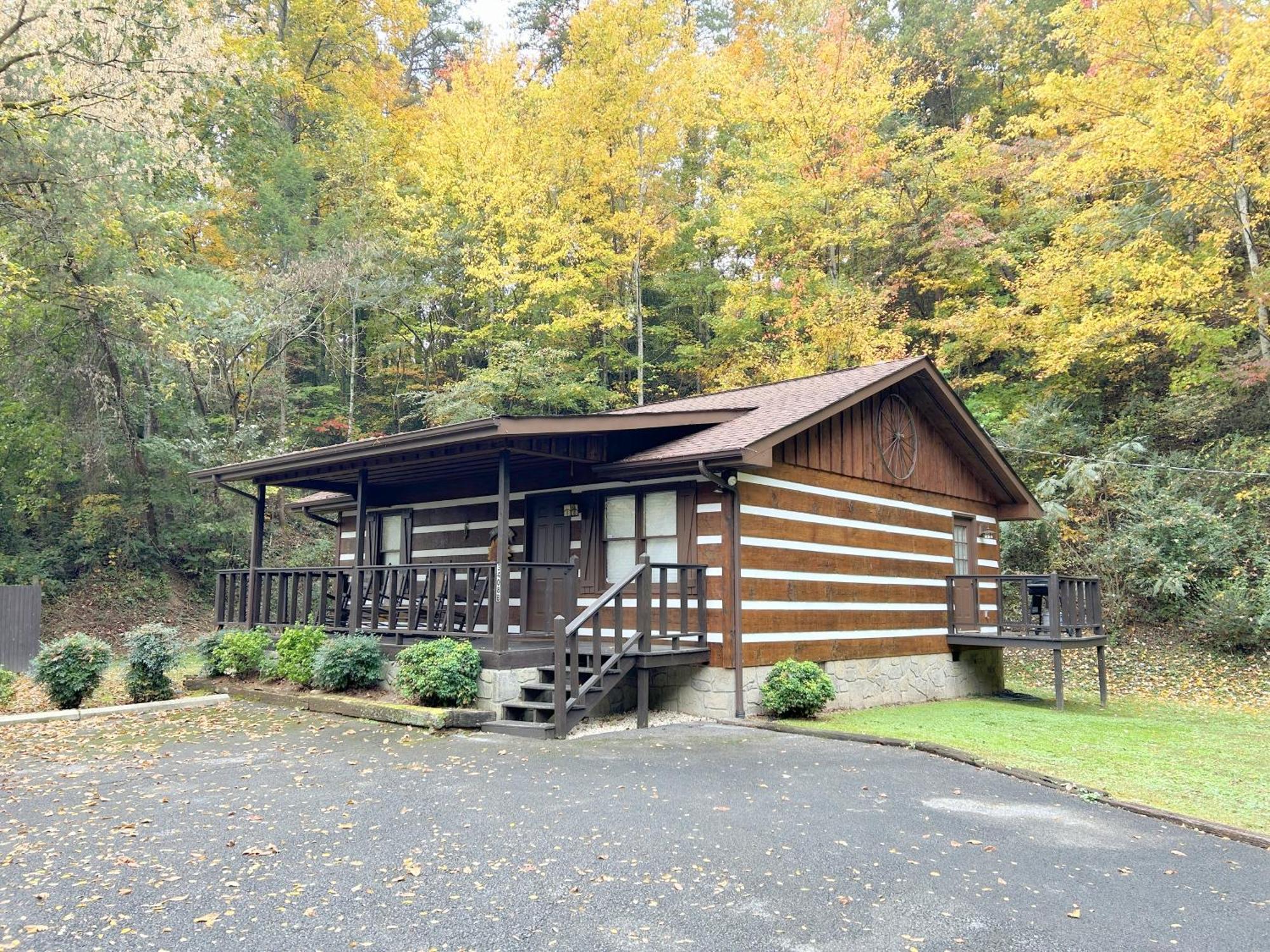 Tucked Away Cabin Pigeon Forge Eksteriør bilde